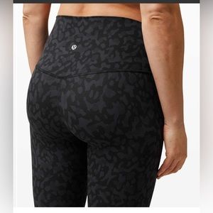 On hold Lululemon Align Pant II 25"
Formation Camo Deep Coal Multi / Black